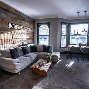 newly-refurbished-central-apt-with-free-parking.hotelsin-chester.com/